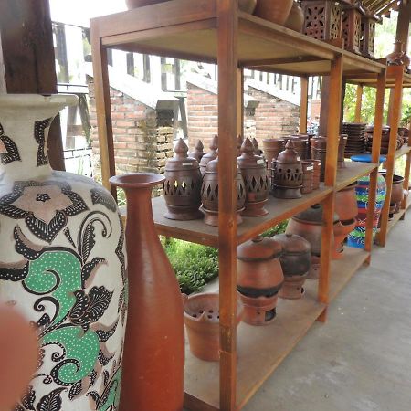 Balkondes Karanganyar Pottery Academy Hotel Magelang Buitenkant foto