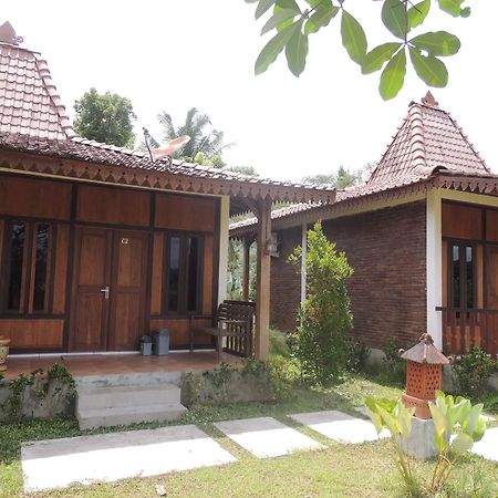 Balkondes Karanganyar Pottery Academy Hotel Magelang Buitenkant foto