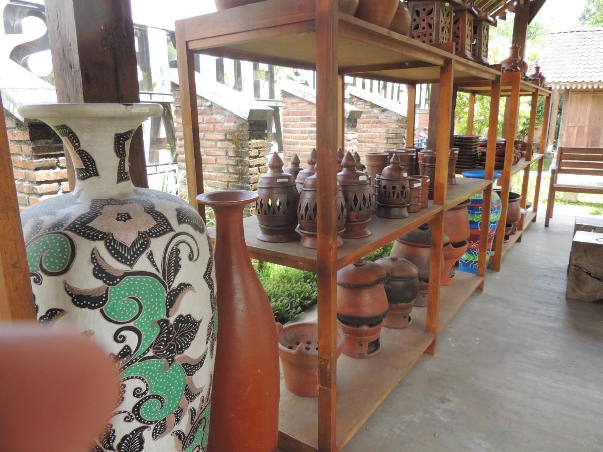 Balkondes Karanganyar Pottery Academy Hotel Magelang Buitenkant foto
