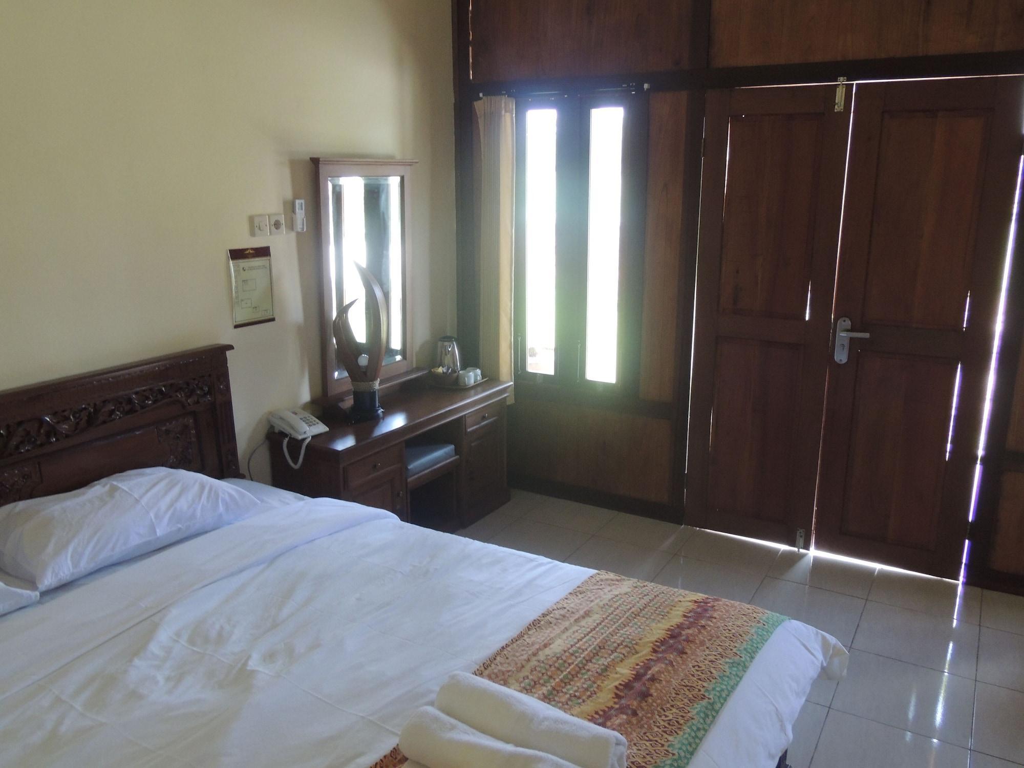 Balkondes Karanganyar Pottery Academy Hotel Magelang Buitenkant foto