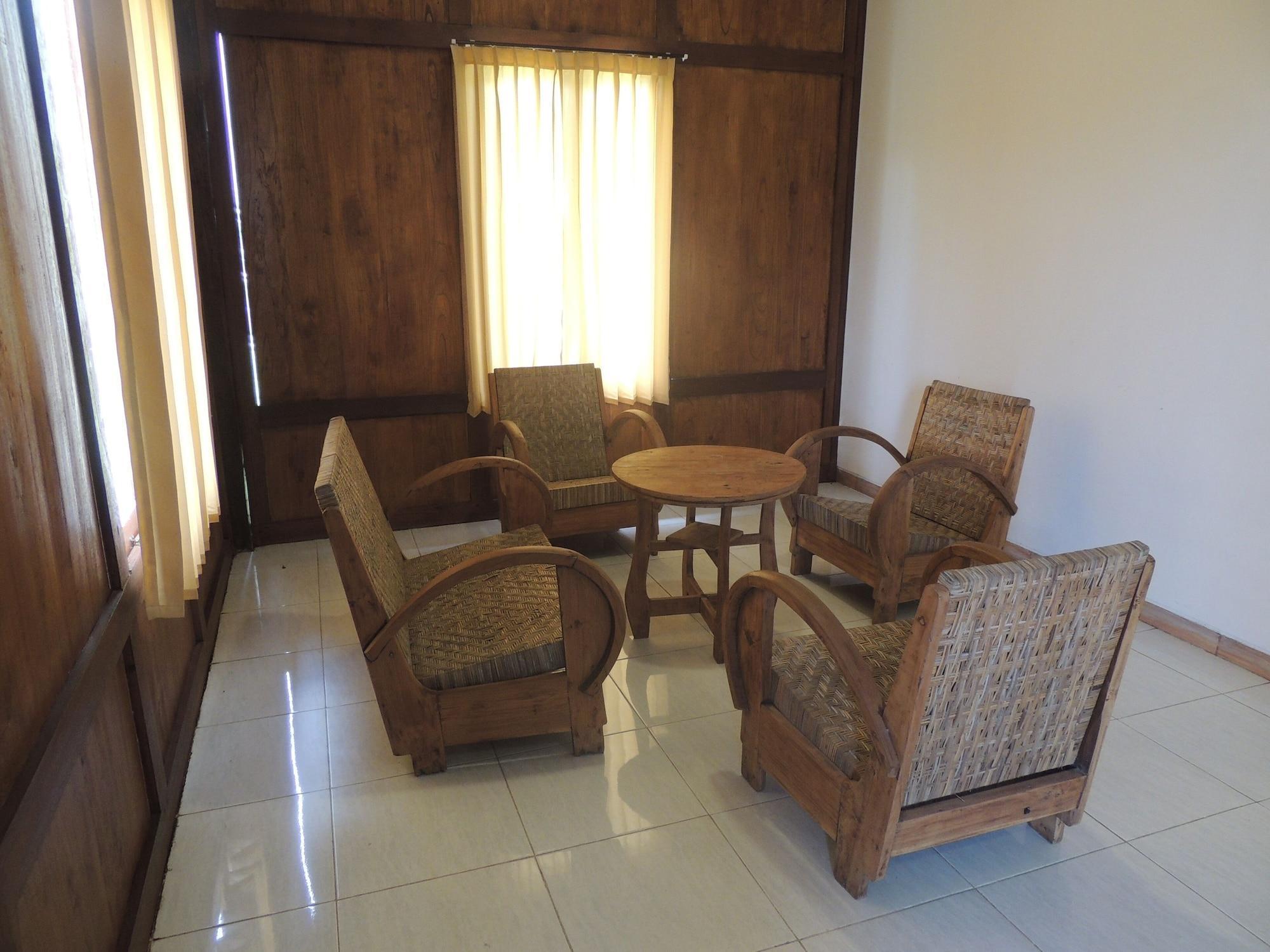 Balkondes Karanganyar Pottery Academy Hotel Magelang Buitenkant foto