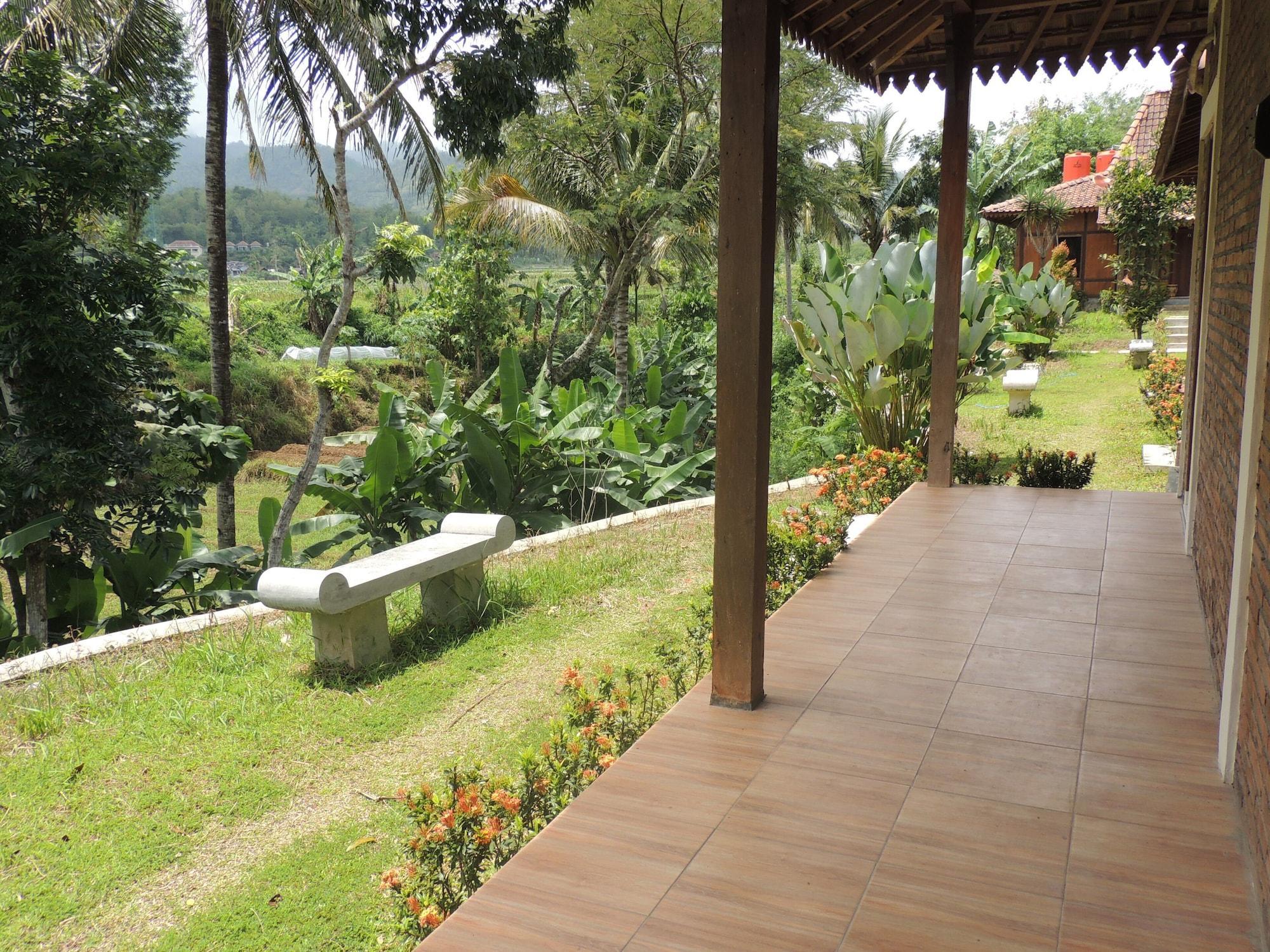 Balkondes Karanganyar Pottery Academy Hotel Magelang Buitenkant foto