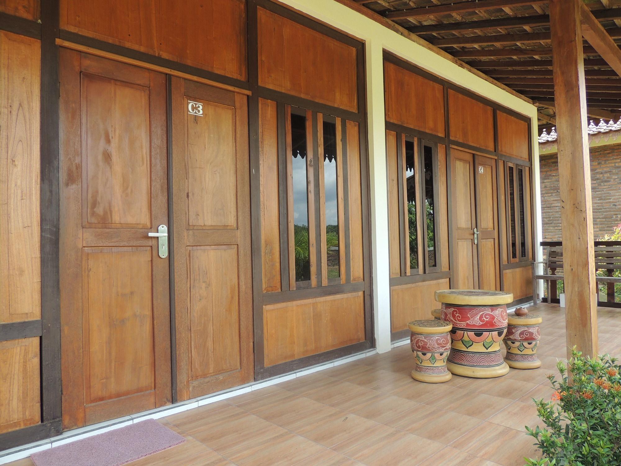 Balkondes Karanganyar Pottery Academy Hotel Magelang Buitenkant foto